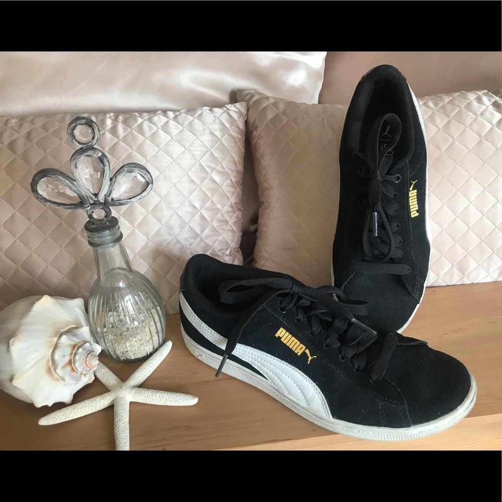 PUMA Vikky Suede lace-up sneakers women’s Size 6